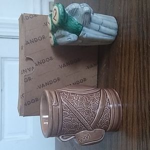 Golf bag /clubs salt and pepper shakers